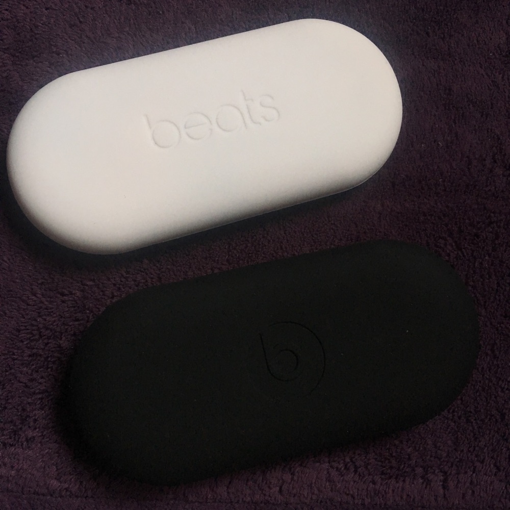 Beats earbud case